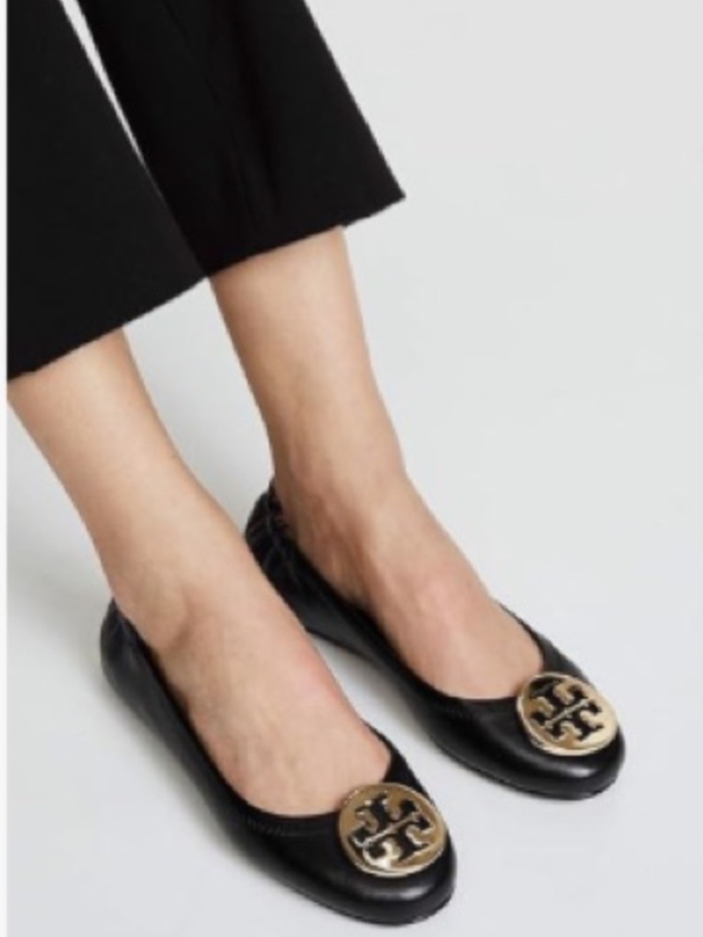 Tory Burch Minnie Leather Travel Ballet Flats Gold Logo Medallion Black Size 8 - Picture 2 of 9